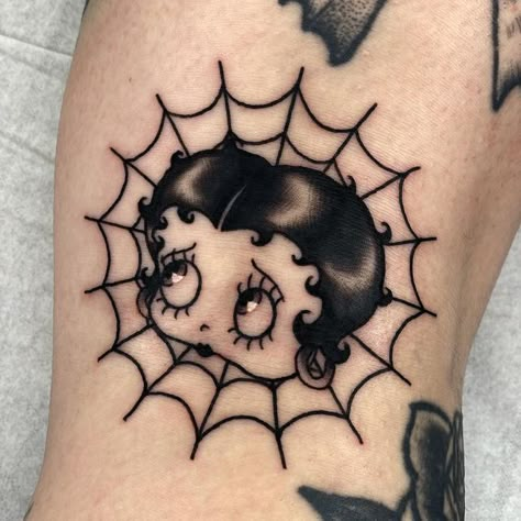 Sam Murphy on Instagram: "Spicy knee ditch for @rhi.draws as part of our trade, thanks pal 🤝 . . . . . . . . . . #tradtattoo #bristolart #bristolartist #bristoltattoo #bathuk #bristoluk #southwesttattooers #cardifftattoo #uwe #bristoluni #traditionaltattoos #bristoltattooartist #tradtattooflash #traditionaltattooing" Betty Boop Head Tattoo, Spooky Betty Boop Tattoo, Betty Boop Tattoo Traditional, Spooky Girly Tattoos, Gothabilly Tattoo, Halloween Knee Tattoo, American Traditional Gothic Tattoos, Traditional Goth Tattoo, ; Tattoo