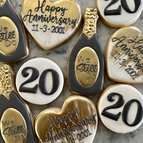 10 Year Anniversary Cookies, Work Anniversary Cookies Decorated, Happy Anniversary Cookies, Anniversary Cookies Decorated, Anniversary Sugar Cookies, 20 Year Anniversary Ideas, 50th Anniversary Cookies, 50th Anniversary Decorations, Anniversary Cookies