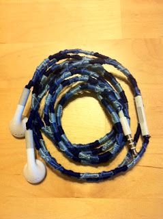 Getting Crafty and Cultured in Los Angeles: DIY Earbud Cord Wrap Headphones Drawing, Earphones Diy, Headphone Wrap, Headphones Art, Making Friendship Bracelets, Cord Wrap, Diy Upcycle, School Accessories, Pottery Crafts