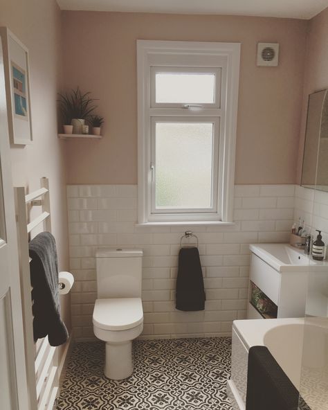 Pink Bathroom - London 1920's/1930s bathroom painted in Calamine, Farrow and Ball with tiles from wall and floor tiles from Topps Tiles and bathroom furniture from Soak. Bathroom London, 1930s Bathroom, Bathroom Pink, Small Toilet Room, Topps Tiles, Bathroom Paint, Downstairs Toilet, Bad Inspiration, Small Toilet