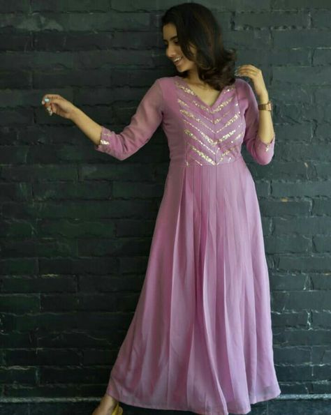 Tunic A Line Anarkali Kurti, A Line Anarkali, Kurti Tunics, Kurti Models, Chiffon Kurti, Floral Long Frocks, Kurti Anarkali, Georgette Kurtis, Dress Anarkali