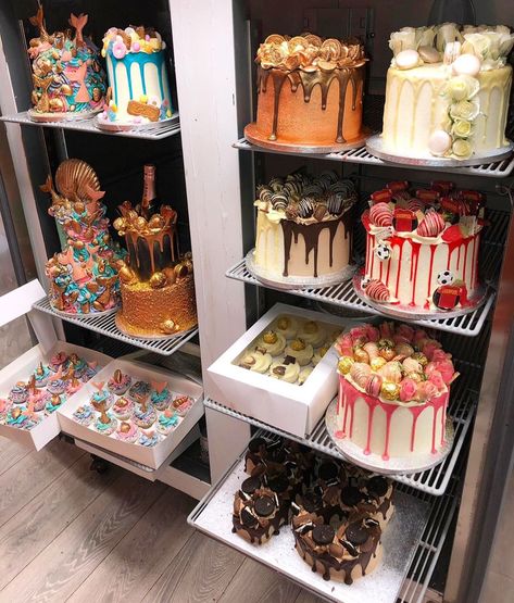 Cake Fridge, Starbucks Drinks Recipes, Pretty Dessert, Chocolate Delight, Baking Business, Food Carving, Cake Business, Sweet Pastries, Cute Birthday Cakes