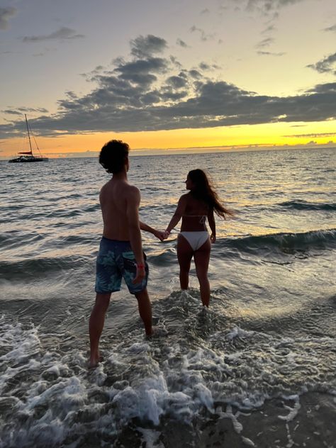 Bf And Gf At The Beach, Summer With Girlfriend, Summer Pictures Boyfriend, Boyfriend And Girlfriend Beach Pictures, Boyfriend Girlfriend Beach Pictures, Blonde Boyfriend Brunette Girlfriend Aesthetic, Hawaii Couple Vacation, Summer Aesthetic With Boyfriend, Bf Gf Beach Pictures