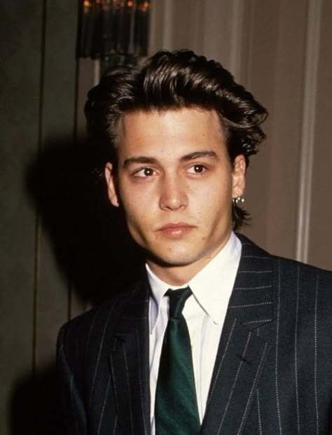 Johnny Depp born June 9, 1963 - Imgur John Depp, Model Tips, جوني ديب, Kaptan Jack Sparrow, Young Johnny Depp, Johnny D, Sweeney Todd, Marlon Brando, Jack Sparrow