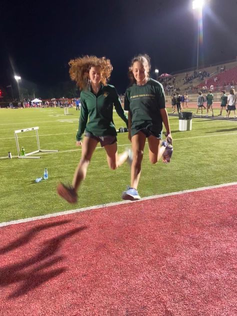 #trackandfield #track #friends #jump #silly #funnypics #funny #hurdle Hurdle Aesthetic, Vibe Pics, Running Pose, Track Hairstyles, Athletics Track, Track Pictures, Track Meet, Running Humor, Friend Photos