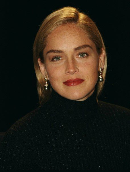 Sharon Stone Young, 1990's Makeup, Sharon Stone Hairstyles, African Print Maxi Skirt, Face Art Makeup, Dramatic Classic, Marilyn Monroe Photos, Sharon Stone, Old Hollywood Glamour