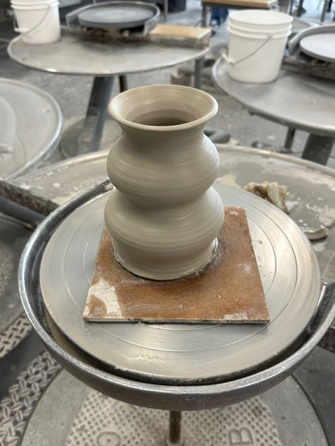 Emma Grant, Wheel Thrown Ceramics, Sculpture Art Clay, Ceramic Workshop, Keramik Design, Wheel Thrown Pottery, Pottery Crafts, Diy Pottery, Ceramics Pottery Art