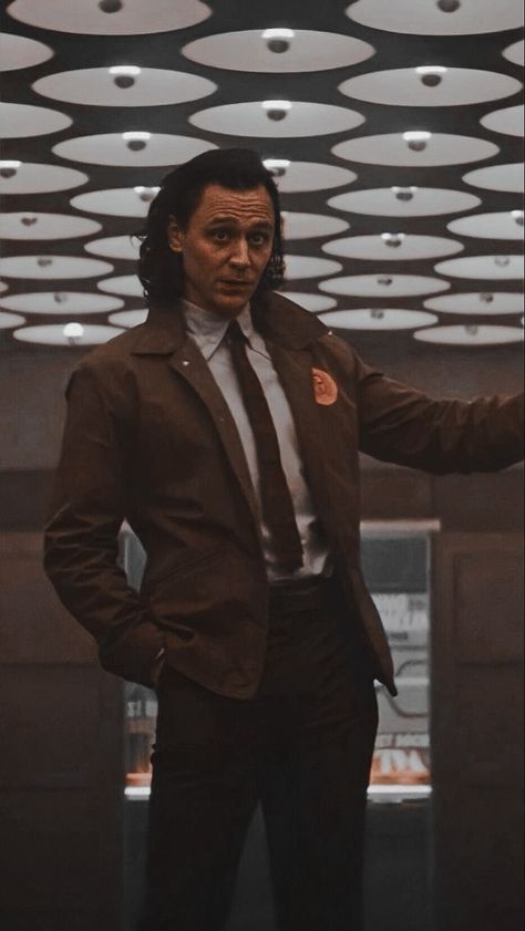 Marvel Characters Pictures, Marvel Picture Wall, Loki Tva Wallpaper, Loki Suit, Loki Aesthetic Wallpaper, Tva Loki, Loki Tva, Loki Tom Hiddleston, Picture Wall Ideas