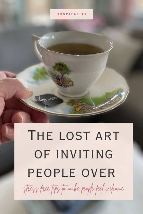 The lost art of inviting people over {stress free tips to make people feel welcome} Home Entertaining Ideas, Great Party Ideas, Guest Hosting Ideas, Christian Hospitality Ideas, Hosting Small Group, Hospitality Aesthetic, Cozy Homemaking, Tea Ministry, Hostess Tips