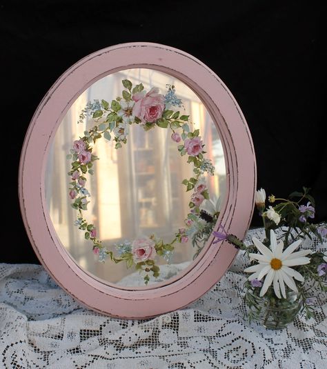 Painted on an old chippy vintage mirror ... love this one! http://www.gailmccormack.com/item_2064/Hand-Painted-Flowers-on-a-Pink-Mirror--Postage-is-included-Australia-Wide.htm Painting Flowers On Mirrors, Painted Mirror Frame Aesthetic, Vintage Mirror Painting, Painted Flower Mirror, Things To Paint On Mirrors, Flowers Painted On Mirror, Painted Mirror, Floral Painted Mirror, Flower Mirror Frame