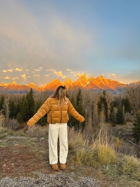 Outdoorsy Clothing Aesthetic, Outdoors Winter Outfits, Mountain Fits Winter, Northern California Outfits, Mountain Town Outfit, Colorado Outfits Summer, Utah Hiking Outfit, Cabin Aesthetic Outfit, Utah Winter Outfits