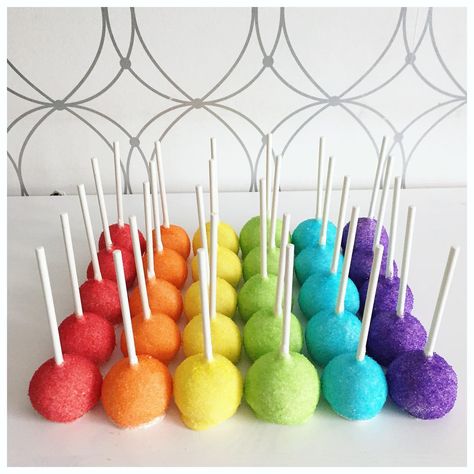 Izabela De Paz on Instagram: “Happy Pride Weekend! ✌🏼🌈 . . #pride #prideweekend #TheCakeMama #cakepops” Pride Cake Pops, Pride Baking Ideas, Pride Baking, Pride Treats, Pride Party Ideas, Pride Food, Pride Ideas, Pride Party, Pride Weekend