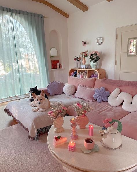 Bedroom Wall Decor Ideas, Black Living Room Decor, Pastel Home Decor, Dream Apartment Decor, Shabby Chic Room, Colourful Living Room, Wall Decor Ideas, Cozy Room Decor, Bedroom Wall Decor