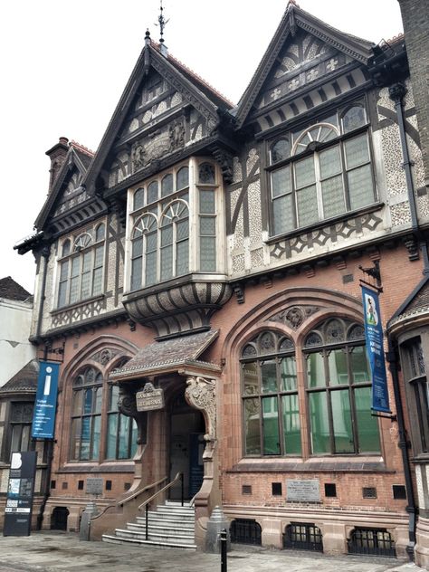 Tudor Library Exterior, Old Library Architecture Exterior, Library Architecture Exterior, Library Exterior, German Architecture, English Architecture, Beautiful Library, Library Architecture, Old Library