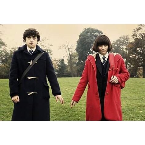 michellberryman／2016/09/30 13:46:41／A perfect night after job 🎬❤ #Submarine #CraigRoberts #YasminPaige #Favorite #Indie #Movie #AlexTurner Oliver Tate, Submarine 2010, Submarine Movie, Craig Roberts, Good Comedy Movies, Richard Ayoade, Ryan O'neal, Classic Films Posters, Teen Movies