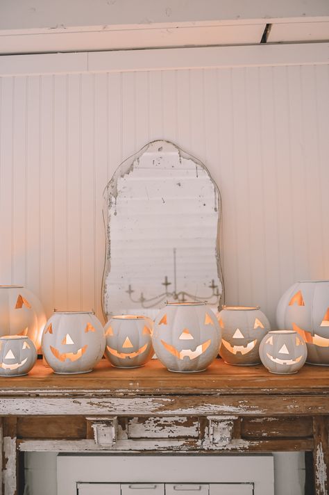 Neutral Halloween Decor - Painted Jack-O-Lanterns Neutral Halloween Decor, Neutral Halloween, Liz Marie, Liz Marie Blog, Boho Halloween, Farmhouse Halloween, Modern Halloween, White Halloween, Halloween Tattoo