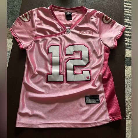 Aaron Rodgers Pink Reebok jersey Cute Jersey Outfits For Women, Pink Jersey Outfit, Cute Jersey Outfits, Jersey Top Outfit, Pink T Shirt Outfit, Jersey Outfit Women, Jersey Outfits, Jersey Ideas, Jersey Fits