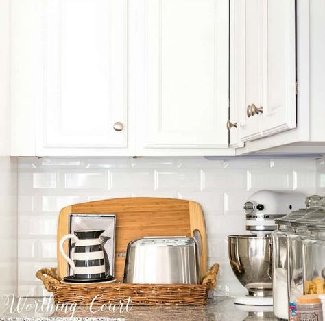 Why You Should Be Decorating With Trays And How To Do It Kitchen Appliances Organization, Kitchen Appliance Storage, Classic Kitchen Design, Modern Outdoor Kitchen, Country Kitchen Designs, Farmhouse Kitchen Remodel, Outdoor Kitchen Appliances, Small Kitchen Organization, Classic Kitchens