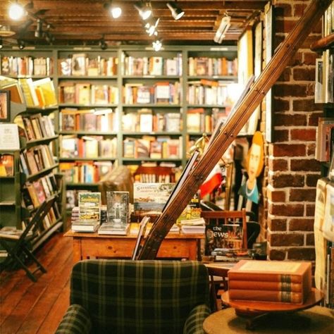 Beautiful Bookstores, Bookstore Design, Library Cafe, Indie Bookstore, Bookstore Cafe, Dream Library, Book Stores, Book Room, Book Cafe