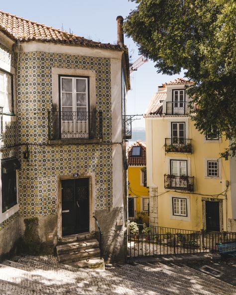 Lisbon Streets, Lisbon Architecture, Lisboa Aesthetic, Lisbon Style, Lisbon Street Style, Lisbon Portugal Aesthetic, Lisbon Aesthetic, Lisbon Portugal Travel, Lisbon City