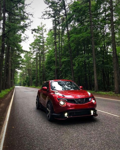 Nissan: Adventure Seeker. #NissanJUKE #Nissan #JUKE &: @www_juke_red... - Alo Japan Juke Car, Nissan Juke Nismo, Logo Football, Ford Fiesta St, Adventure Seeker, Automobile Companies, Nissan Cars, Street Racing Cars, Nissan Juke