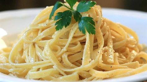 Buttered Noodles Buttery Recipes, Buttered Noodles Recipe, Fettuccine Noodles, Buttered Noodles, Noodle Recipes, Yummy Sides, How To Cook Pasta, Pasta Dishes, Pasta Recipes