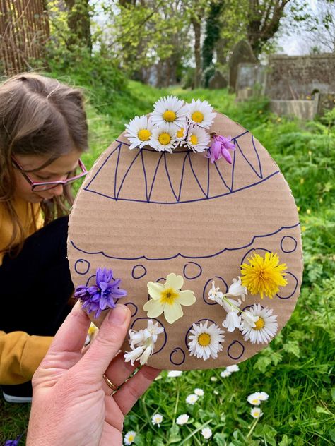 Easter Spring Flowers Nature Craft - Family Days Tried And Tested Nature Easter Activities, Forest School Easter Activities, Easter Forest School Activities, Easter Nature Crafts, Easter Garden Craft, Easter Garden Ideas, Easter Day Activities, Outdoor Rug Diy, Crafts Nature