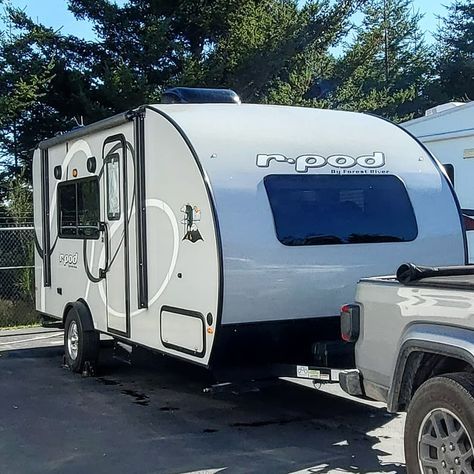 R Pod Trailer Ideas, Pod Camper, Best Travel Trailers, Airstream Basecamp, Bundt Pan Recipes, Hand Water Pump, Small Camping Trailer, Lite Travel Trailers, Small Travel Trailers