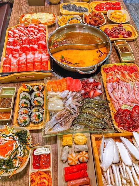 Hot Pot Aesthetic, Korean Bbq Aesthetic, Korean Party Food, Party Food Catering, Hotpot Restaurant, Hot Pot Recipe, Food Innovation, Bistro Food, Famous Movie Quotes