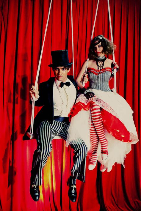 This looks like a Dresden Dolls music video. Amanda Palmers' wedding? haha. A Dark Circus Inspiration Shoot Circus Wedding Theme, Circus Fashion, Dresden Dolls, Circus Vintage, Pierrot Clown, Halloween Circus, Circus Wedding, Dark Circus, Carnival Wedding