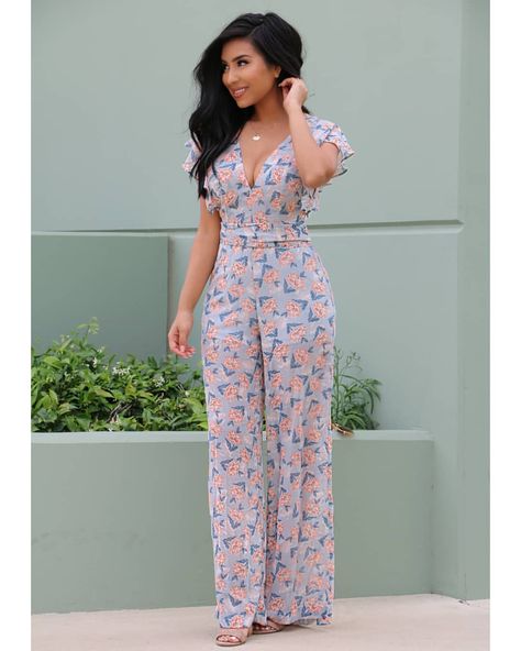 This beautiful jumpsuit 🤗 who else loves them? 1 piece & you're ready 👌💕 Jumpsuit (Love to love you jumpsuit) @lolashoetiquedolls DC… Semi Casual Outfit Women, Simple Fashion Outfits Minimal Style, Classy Jumpsuit Outfits, Love To Love, Classy Jumpsuit, Modest Dresses Fashion, Beautiful Jumpsuits, 2piece Outfits, Chic Dress Classy