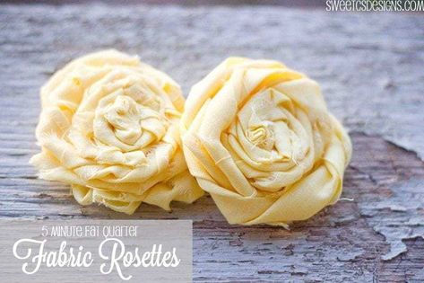 5 Minute Fabric Rosette Tutorial - crafts #crafts #featured Fabric Rosette, Making Fabric Flowers, Diy Flores, Chic Quilts, Fleurs Diy, Scrap Fabric Projects, Fabric Flower Tutorial, Burlap Flowers, Cloth Flowers