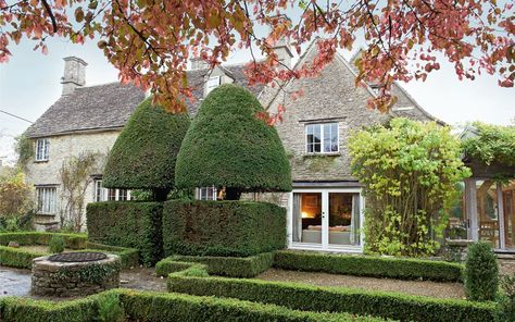 Modern Country Style: Willow Crossley's Home: House Tour Click through for details. Cotswolds Home, Willow Crossley, Petersham Nurseries, Garden Topiary, Cotswolds Cottage, Cotswold Villages, Modern Country Style, Cottage Exterior, Gorgeous Houses