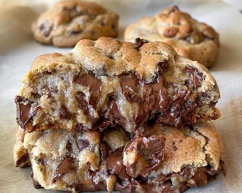 Smart School House - Chocolate Chip Cookies Chocolate, Desserts Fall, Chocolate Chip Cookies Ingredients, Keto Chocolate Chip Cookies, Keto Chocolate Chips, Chocolate Chip Cookie Bars, Cookies Chocolate, Best Chocolate Chip Cookie, Cookie Bar Recipes