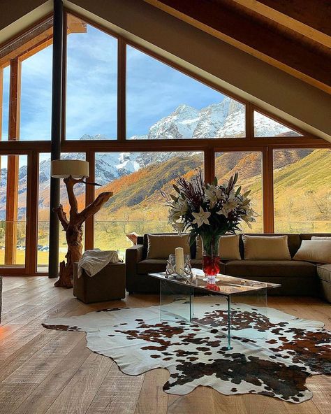 Mid-Century B'ham Reno (@1960bham) posted on Instagram: “@chaletblanccervinia rental chalet in Breuil-Cervinia, Italy. 📸 @piersuriano . . . . . . #architecture #inspiration #contemporaryarchit…” • May 10, 2021 at 7:21am UTC House Arch Design, House Outside Design, Unique Experiences, Izu, Slow Life, Green Interiors, Modern Farmhouse Kitchens, Beautiful Hotels, House Goals