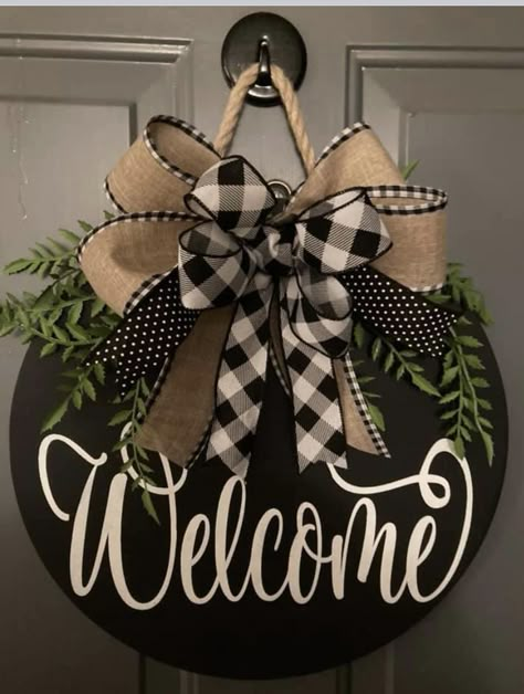 Door Signs Diy, Wooden Door Signs, Front Porch Christmas Decor Ideas, Porch Christmas Decor Ideas, Porch Christmas Decor, Front Porch Christmas, Front Yards, Christmas Decor Ideas Diy, Porch Christmas