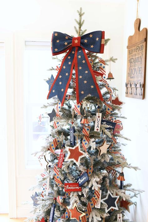 Frozen Christmas Tree, Patriotic Christmas Tree, Military Christmas, Christmas Tree Inspo, Patriotic Christmas, Blue Christmas Tree, Holiday Tree Decorations, Black Christmas Trees, Cool Christmas Trees