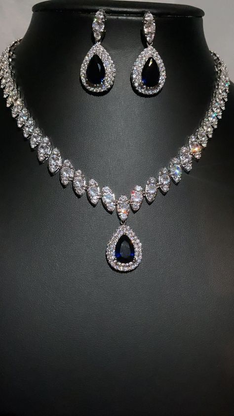 Royal Diamond Necklace, Royal Necklaces, Royal Earrings, Expensive Jewellery, Royal Necklace, Sapphire Jewelry Set, Jewelry Royal, Glamorous Jewelry, Diamond Fashion Jewelry