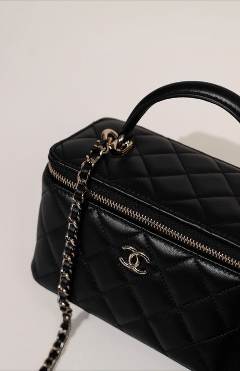 Chanel Black Vanity Case with Chain & Top Handle Chanel Top Handle Bag, Black Chanel Purse, Chanel Vanity Bag, Chanel Vanity, Cargo Outfit, Chanel Top, Black Vanity, Bag Obsession, Glam Bag