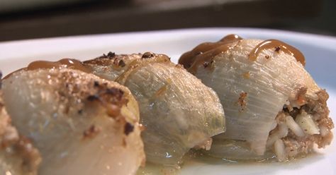 Greek stuffed onions on Rick Stein's Long Weekends - I substitute quorn mince! Greek Stuffed Onions, Stuffed Onions, Rick Stein, Food Board, Vegan Meals, Veggie Dishes, Greek Recipes, Long Weekend, Onions