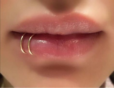 Fake Lip Piercing, Labret Piercing Ring, Lip Piercing Ring, Fake Lip Ring, Men's Piercings, Face Piercings, Cool Piercings, Facial Piercings, Piercing Ring