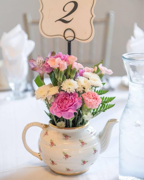 Tea for Two at the most perfect tea party venue I’ve ever seen! 🫖💕 Round Table Tea Party Decor, Tea Party Centerpiece Ideas, Quinceañera Decorations, Teapot Centerpiece, Tea Party Centerpieces, Brunch Decor, Tea Party Table, Quinceanera Decorations, Quinceanera Themes