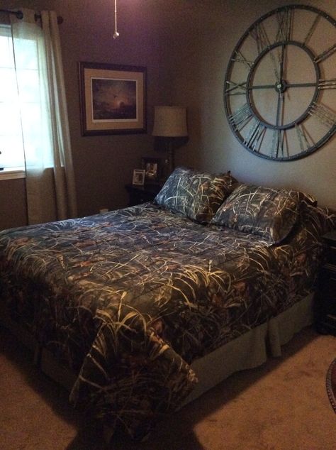 Camo decorated bedroom on an adult level... Clock, curtains and lamps from Kirkland's ... Camo bedding from Bass Pro and paint is BeHr Coconut Shell #ppu5-5d ... Luv how it turned out!!! Camo Room Ideas, Lodge Theme Bedroom, Camouflage Bedroom, Camo Room, Camp Room, Camo Bedroom, Camo Rooms, Camo Decor, Camo Bedding