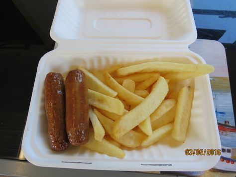 Sausage & Chips for takeaway Kilted Sausage Bites, Sausage And Chips, Uk Fish And Chips, Fish And Chips London, English Food, Chips, Cafe, Meat