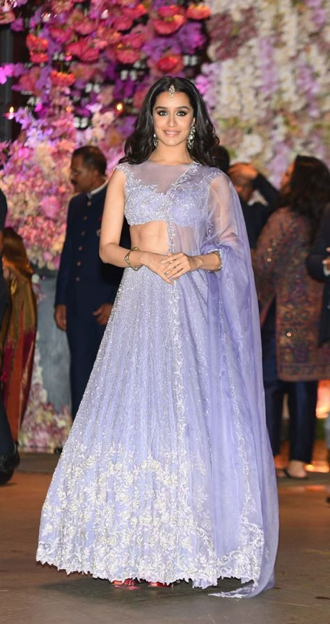 Traditional Wedding Aesthetic, Wedding Matching Outfits, Movies Family, Wedding Trousseau, Shraddha Kapoor Cute, Wedding Fits, Simple Lehenga, Wedding Lehenga Designs, Lehenga Designs Simple