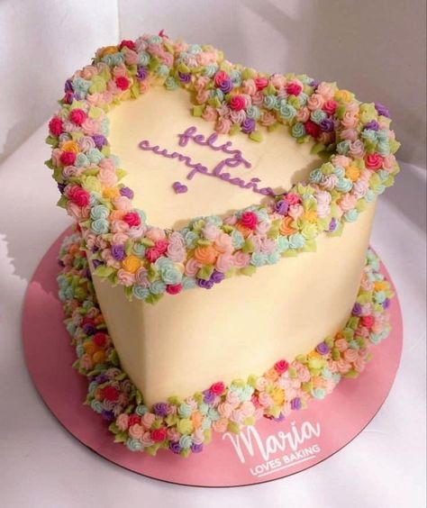 Korea Cake, Fabulous Cakes, Heart Shaped Cakes, Birthday Cakes For Women, Gateaux Cake, Cake Inspo, Simple Birthday, Cakes For Women, Simple Birthday Cake