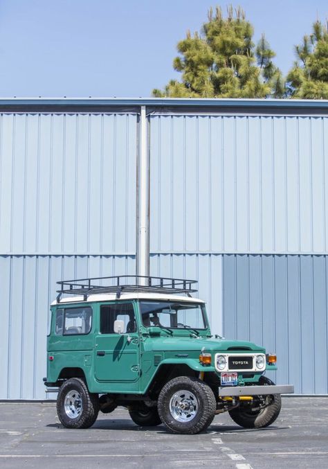 Tom Hanks Is Selling His FJ40 Land Cruiser: $75,000+ USD Toyota Fj40, Car Lot, Chrome Wheels, Fj Cruiser, Tom Hanks, Four Wheel Drive, Automotive Repair, Cute Cars, Roof Rack