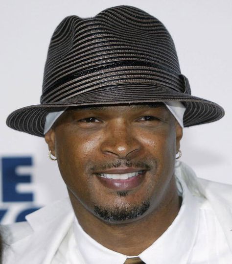 Damon Wayanswas born September 4,1960. He is an actor, writer and comedian. He turns 53 today. Wayne Brothers, Laughter Medicine, Damon Wayans, Marlon Wayans, You Make Me Laugh, My Black Is Beautiful, People Of Interest, Hats And Caps, Good For The Soul