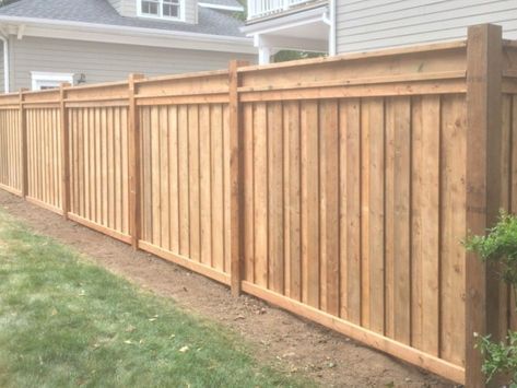 6ft Fence Ideas Woods, Board And Batten Fence, Outside Fence Ideas, Vertical Wood Fence, Wooden Privacy Fence Ideas, Wooden Fence Design, Board On Board Fence, Wood Fence Ideas, Good Neighbor Fence