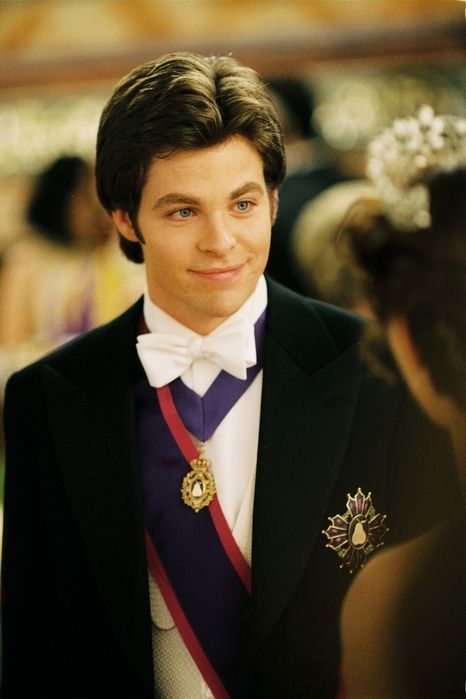 Chris Pine in The Princess Diaries 2: Royal Engagement. The cutest, most handsome king-to-be ever! <3 Young Chris Pine, Chris Pine Princess Diaries, Princess Diaries 1, Princes Diaries, Princess Diaries 2, Diary Movie, Pelo Cafe, The Princess Diaries, Two Princess